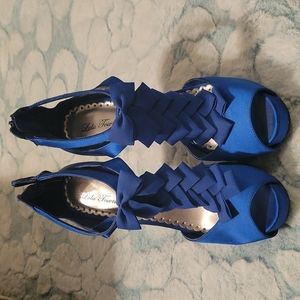 Blue heels like new
